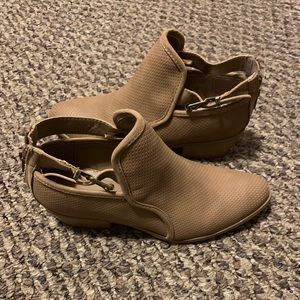 Like New Tan Express Booties